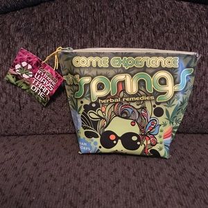 NWT Weed Cycled zippered bag - Go Green